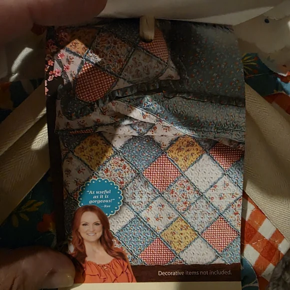 Vibrant Floral Quilt - King Size - Teal and Cream, By the Pioneer Woman - Picture 6 of 6